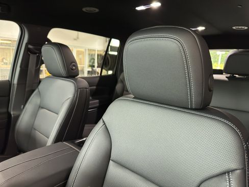 New 2026 Chevrolet Traverse LT w/ Enhanced Driving Package image 4