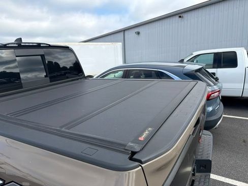 Used 2023 Nissan Titan PRO-4X w/ Pro-4x Convenience Package AWD/4WD image 5