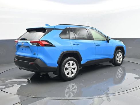 Used 2019 Toyota RAV4 LE w/ All Weather Liner Package AWD/4WD image 19