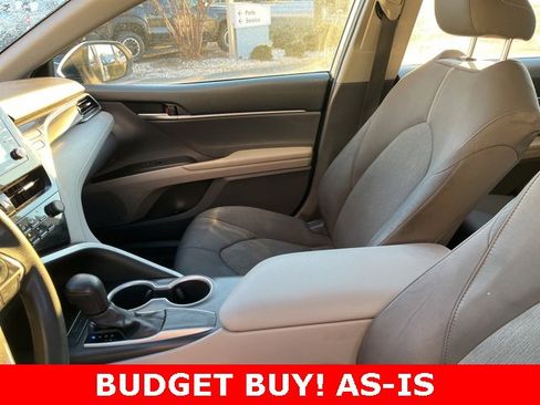 Used 2021 Toyota Camry LE image 10