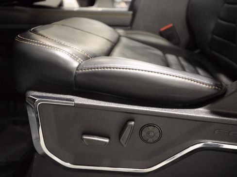 Used 2024 Ford F450 Platinum w/ FX4 Off-Road Package image 32