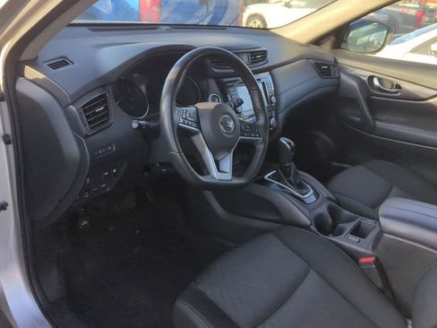 Used 2018 Nissan Rogue SV w/ Premium Package image 7