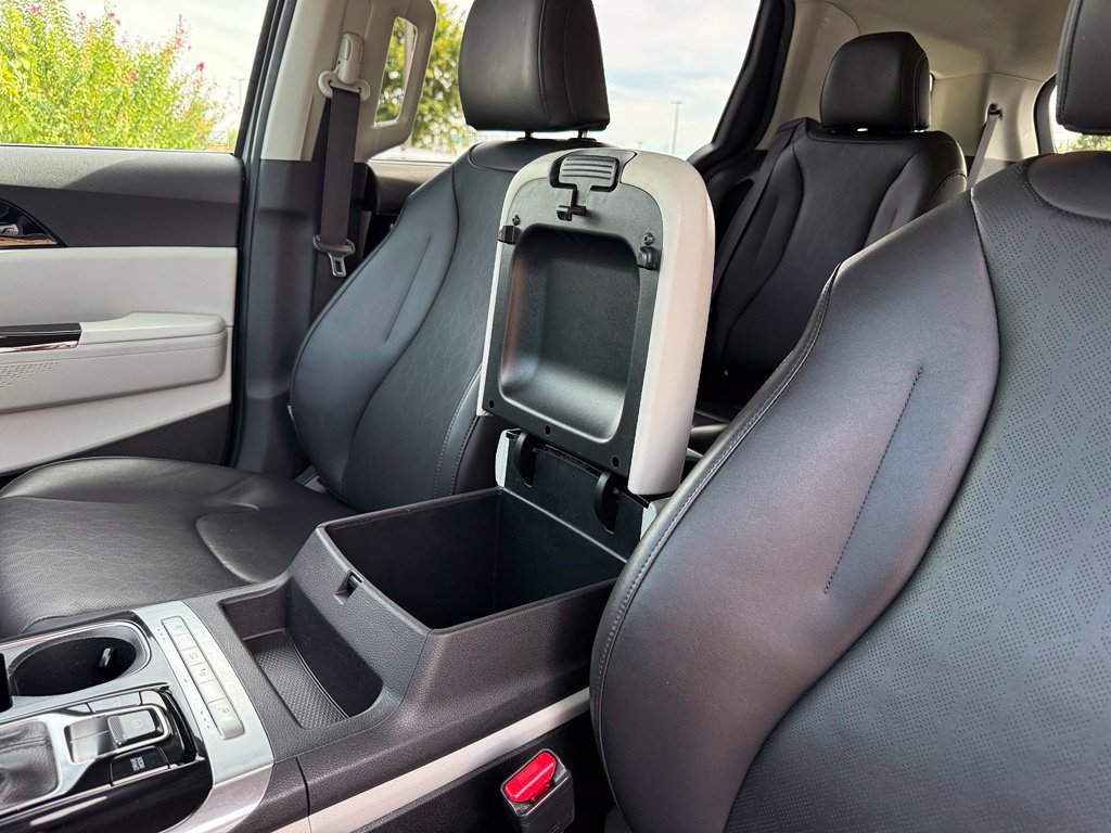 Used 2022 Kia Carnival EX FWD image 18
