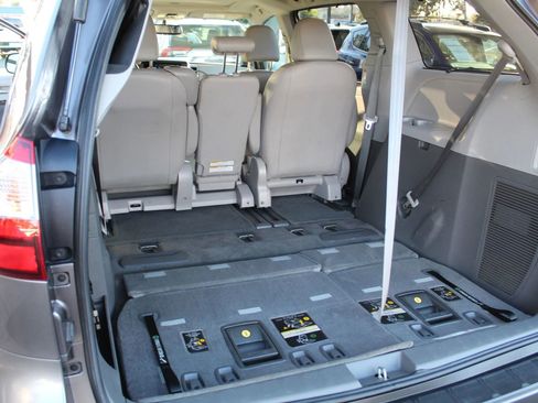 Used 2015 Toyota Sienna XLE w/ XLE Navigation Package FWD image 36