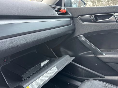 Used 2017 Volkswagen Passat 1.8T R-Line w/ R-Line Lighting Package image 20