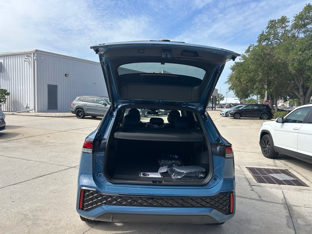 New 2026 Volkswagen Tiguan SE R-Line AWD/4WD image 35