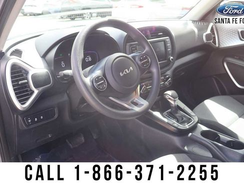Used 2023 Kia Soul LX image 9