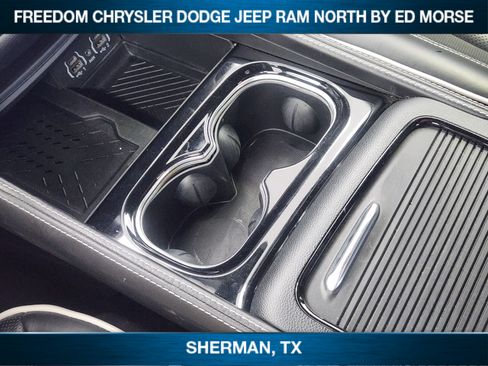 Used 2025 Chrysler Pacifica Limited FWD image 14