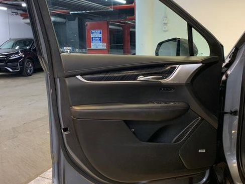 Used 2022 Cadillac XT6 Premium Luxury image 13