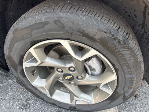 Used 2025 Chevrolet Trax LT w/ LT Convenience Package FWD image 8