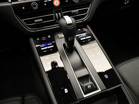 Certified 2026 Porsche Macan AWD/4WD image 32