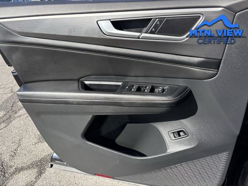 Used 2024 Volkswagen Atlas Cross Sport SE w/ Black Wheel Package image 16