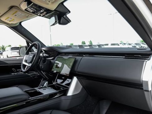 New 2026 Land Rover Range Rover Long Wheelbase SE AWD/4WD image 15