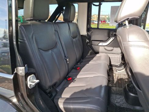 Used 2014 Jeep Wrangler Unlimited Rubicon w/ Connectivity Group image 21