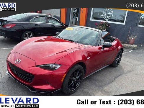 Used 2020 MAZDA MX-5 Miata Club RWD image 3