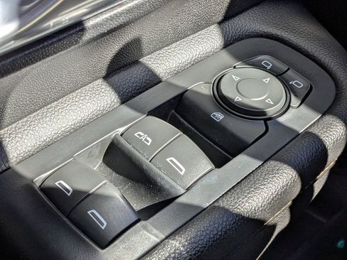 Used 2021 GMC Terrain SLT image 25