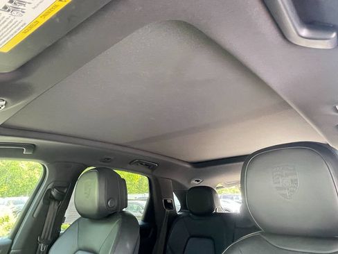 Used 2020 Porsche Cayenne AWD/4WD image 24