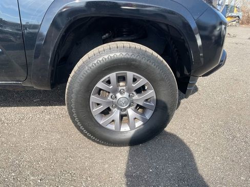 Used 2018 Toyota Tacoma SR5 AWD/4WD image 29