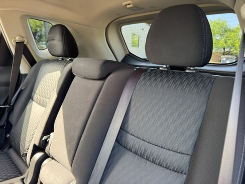 Used 2018 Nissan Rogue SV AWD/4WD image 28