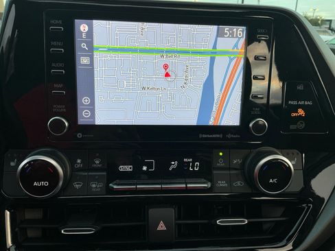 Certified 2022 Toyota Highlander XLE image 26