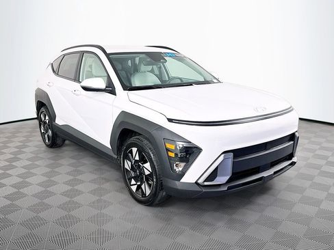Used 2025 Hyundai Kona SEL image 3