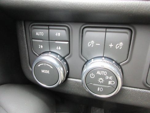 New 2026 GMC Yukon XL Elevation image 17