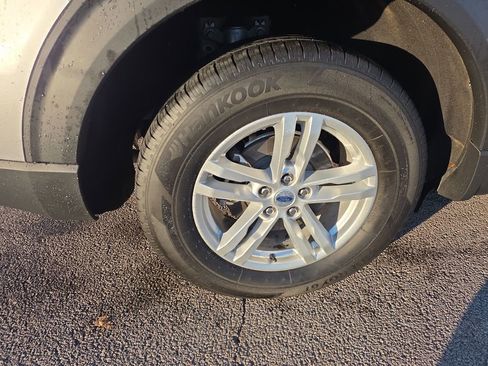 Used 2023 Ford Explorer XLT w/ Equipment Group 202A image 13