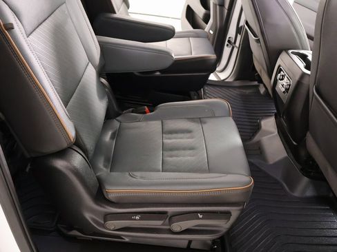 Used 2025 GMC Yukon XL AT4 w/ AT4 Premium Package image 15