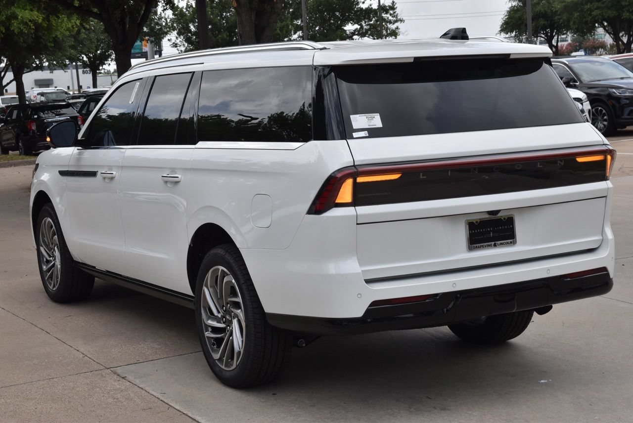 New 2026 Lincoln Navigator L Reserve AWD/4WD image 9