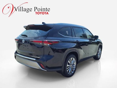 Used 2026 Toyota Highlander Platinum AWD/4WD image 7