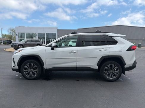 Used 2023 Toyota RAV4 XLE Premium image 4
