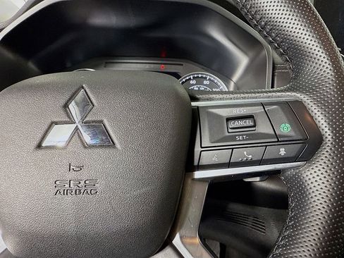 Used 2024 Mitsubishi Outlander SE image 29