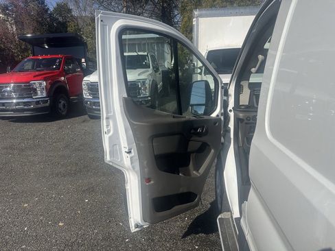 Used 2024 Ford Transit 250 Low Roof w/ Exterior Upgrade Package RWD image 12