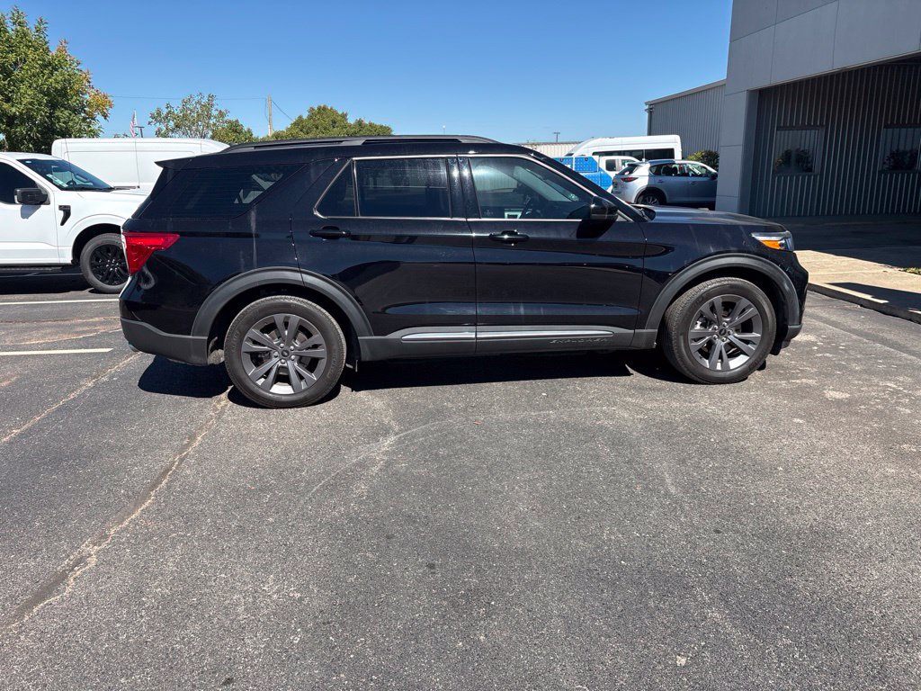 Used 2023 Ford Explorer XLT w/ Equipment Group 202A RWD image 3