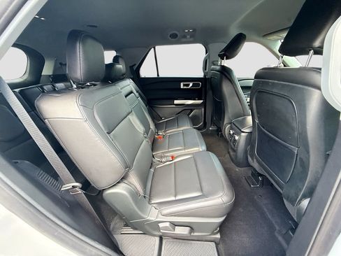 Used 2020 Ford Explorer XLT w/ Equipment Group 202A RWD image 32