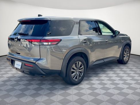 Used 2024 Nissan Pathfinder S AWD/4WD image 9