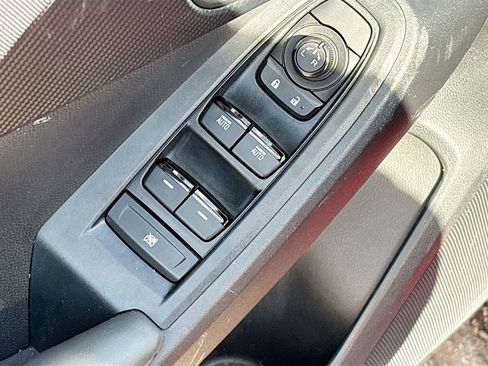 Used 2024 Subaru Crosstrek 2.0i Premium image 17