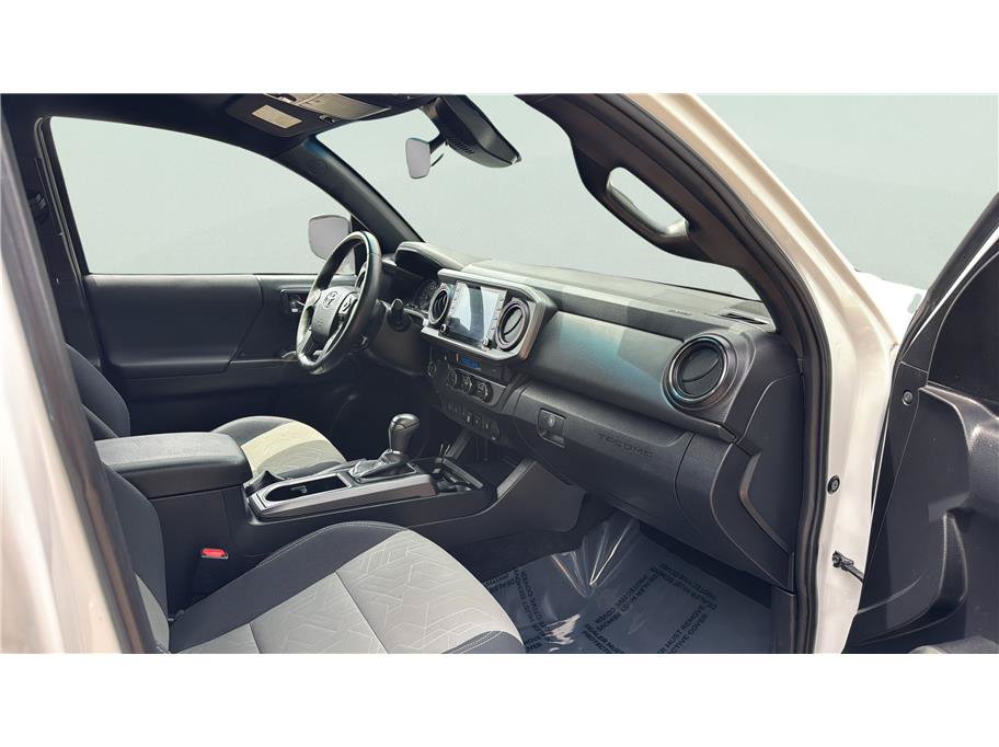 Used 2021 Toyota Tacoma TRD Sport w/ Technology Package RWD image 14