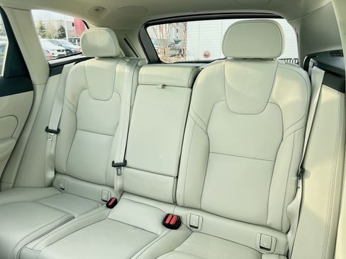 Certified 2022 Volvo XC60 B6 Inscription w/ Advanced Package image 24