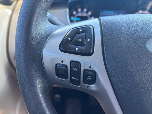 Used 2016 Ford Taurus SE image 15