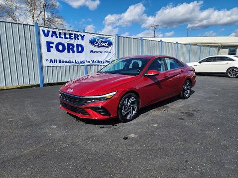 Used 2025 Hyundai Elantra Limited FWD image 1