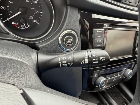 Used 2020 Nissan Rogue SL w/ Premium Package image 30