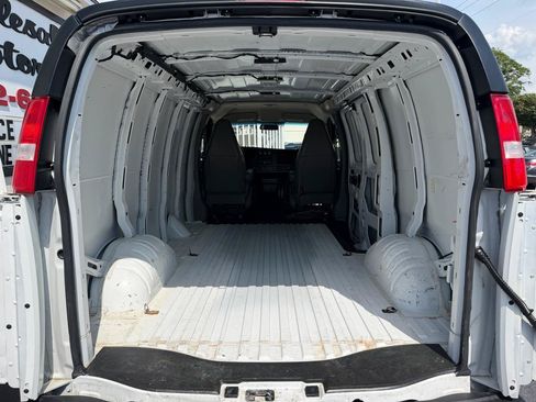 Used 2022 Chevrolet Express 2500 w/ Driver Convenience Package RWD image 28