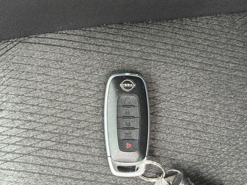 Used 2025 Nissan Rogue SV FWD image 27
