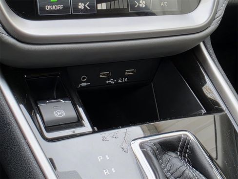Used 2022 Subaru Outback Premium image 21