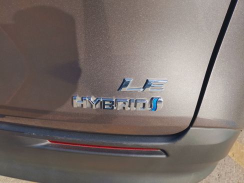 Used 2021 Toyota Sienna LE FWD image 22