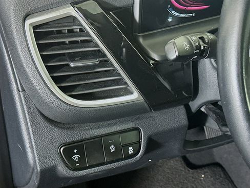 Used 2025 Kia Seltos S FWD image 17