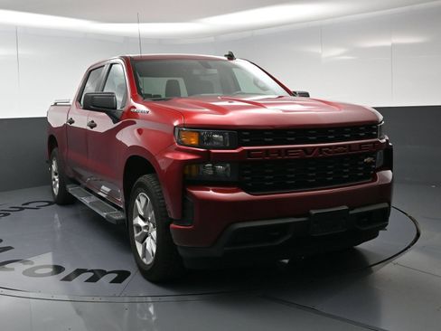 Used 2019 Chevrolet Silverado 1500 Custom w/ Custom Value Package AWD/4WD image 3