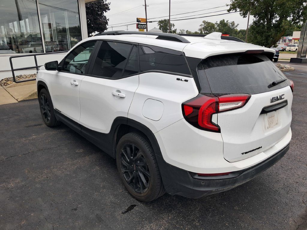 Used 2024 GMC Terrain SLE w/ Driver Convenience Package FWD image 8