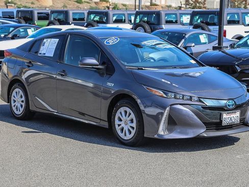 Used 2021 Toyota Prius Prime XLE FWD image 3